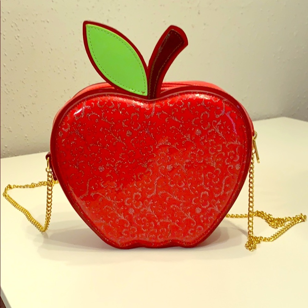 Snow White Apple purse